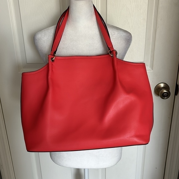 Guess Tangey girlfriend shoulder purse - Picture 2 of 13